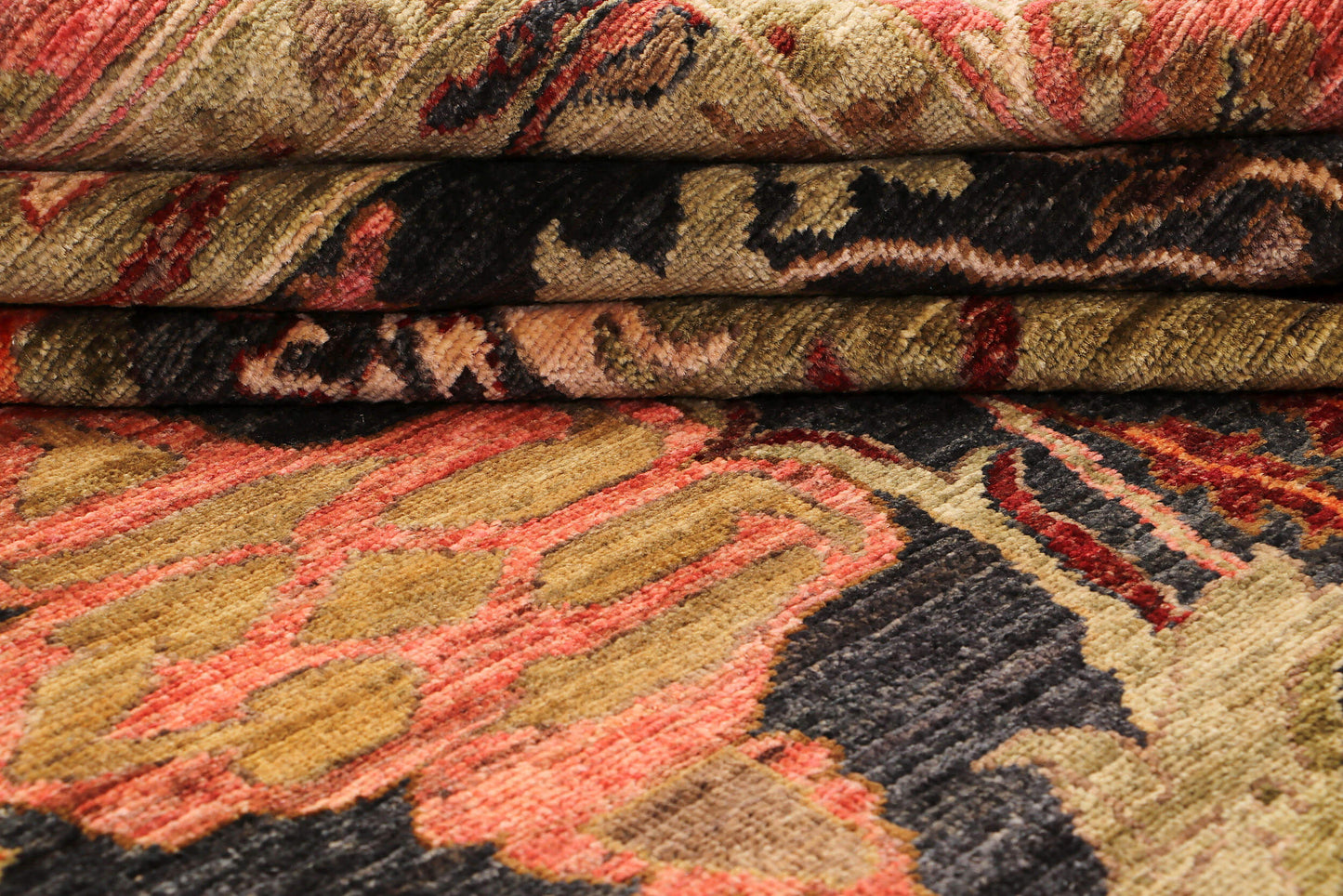 GAROUS UNIQUE HANDMADE WOOL AREA RUG   9' x 12'