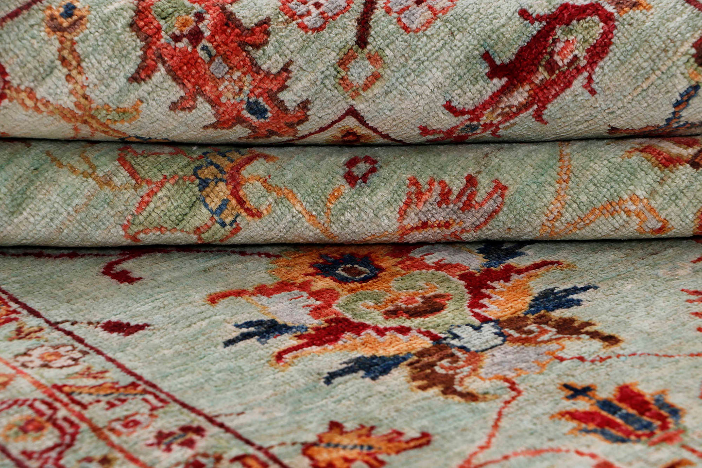 FARAHAN WOOL HANDMADE AREA RUG      6’ x 8’