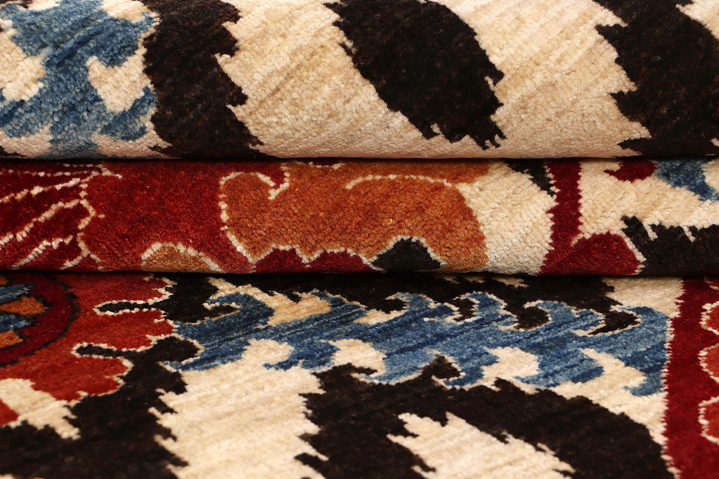 IKAT CLASSIC HANDMADE WOOL AREA RUG   4’ X 6’