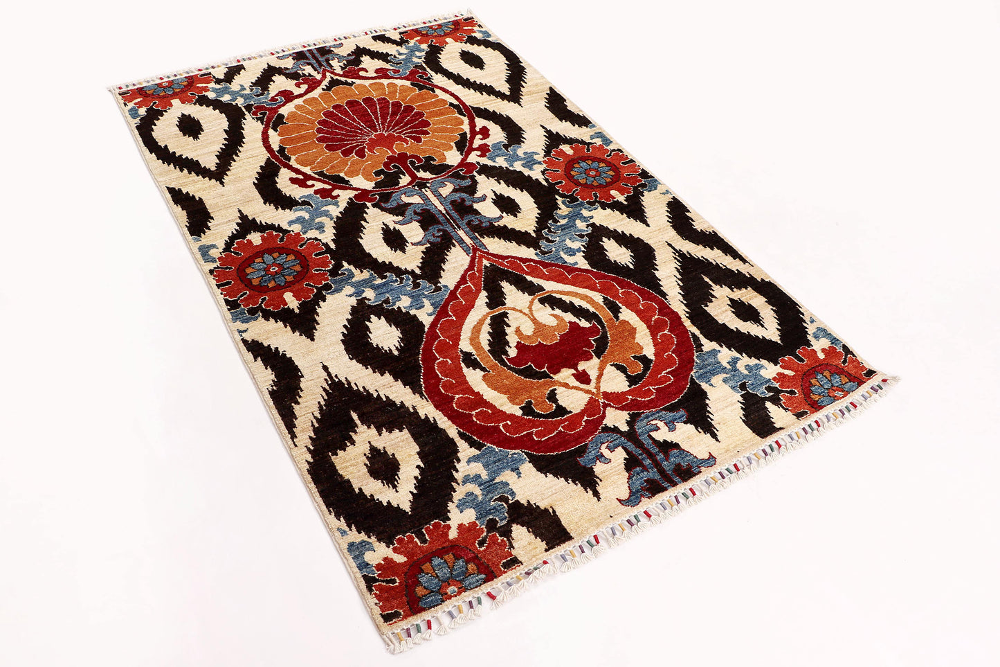 IKAT CLASSIC HANDMADE WOOL AREA RUG   4’ X 6’