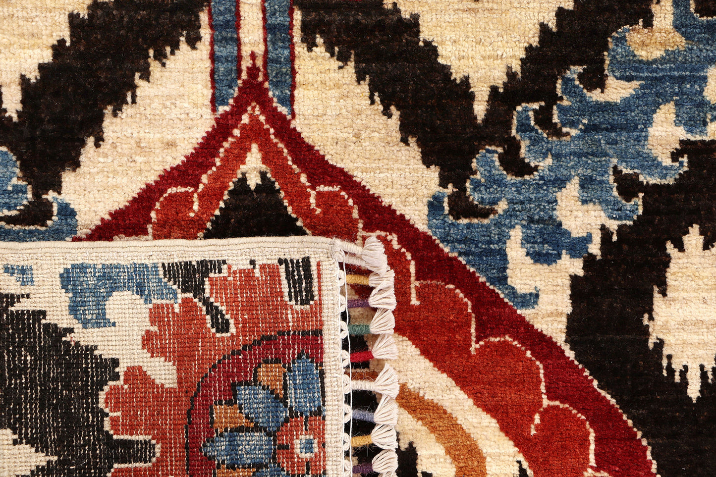 IKAT CLASSIC HANDMADE WOOL AREA RUG   4’ X 6’