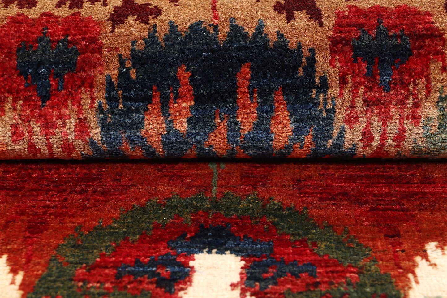 IKAT HANDMADE WOOL AREA RUG   2’8” X 4’
